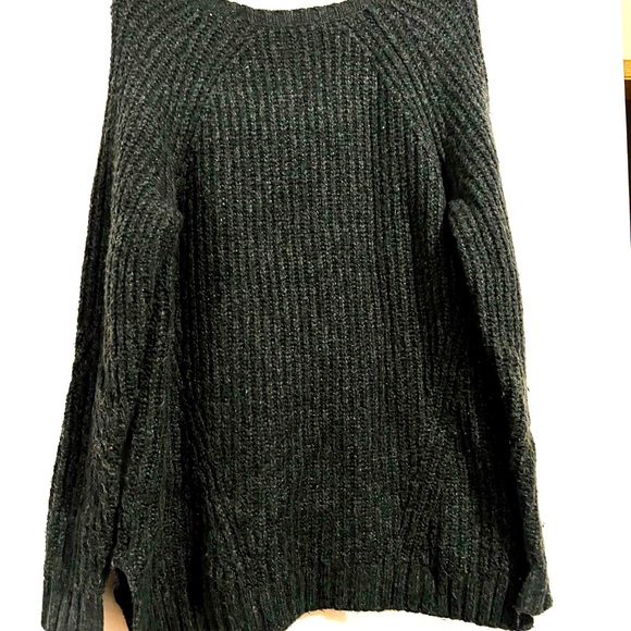 American Eagle Ahh-maxing green medium soft sweater. - Picture 2 of 4